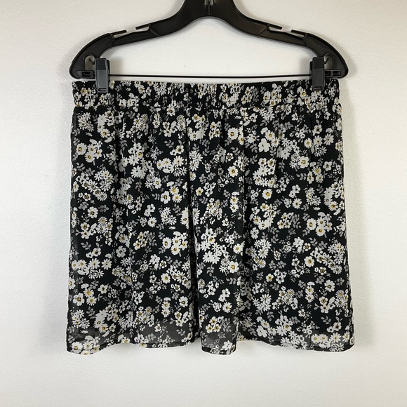 JOLT Black and White Floral Mini Skirt Pockets Elastic Back Lined Women’s Medium - Picture 3 of 8